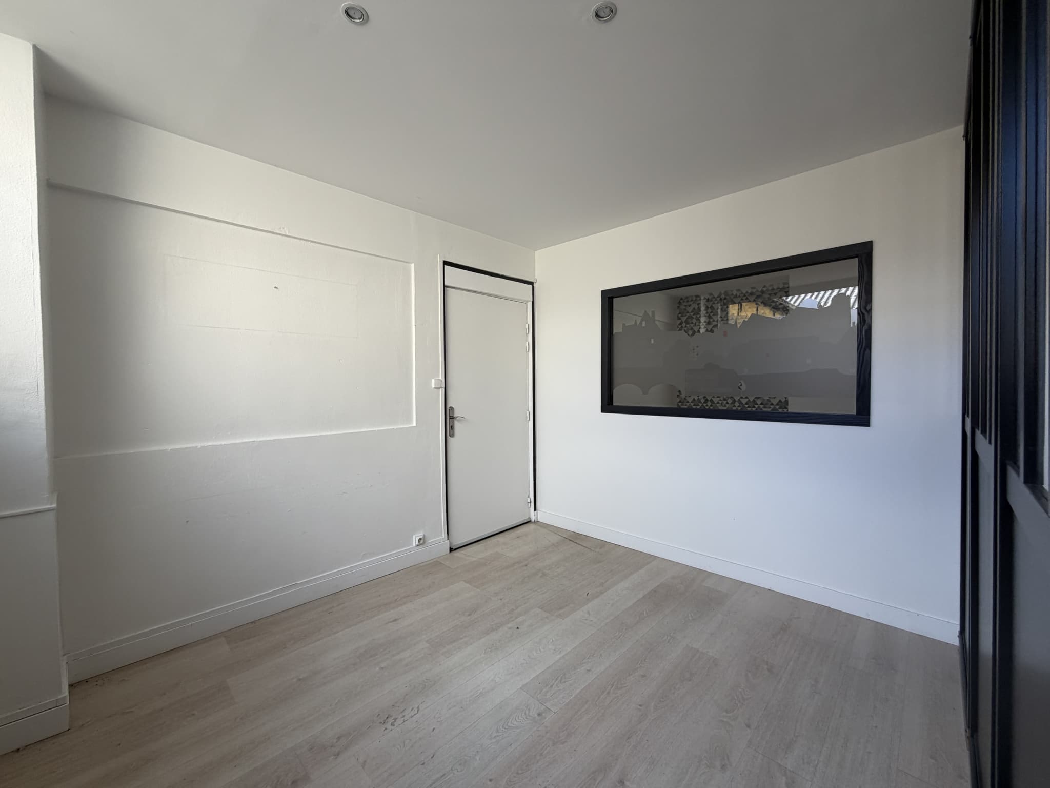 Local commercial · 58 m² · Location — photo 3
