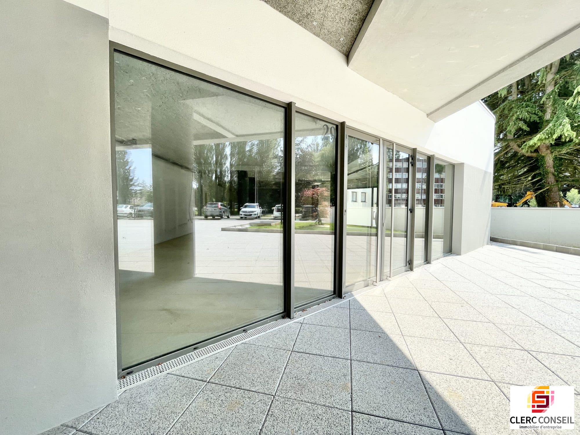 Local commercial · 183 m² · Location — photo 1