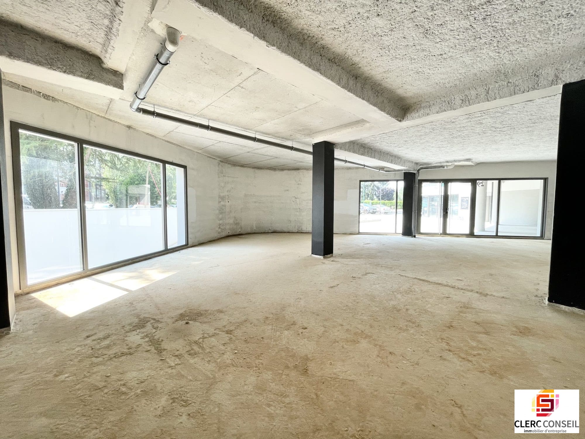 Local commercial · 183 m² · Location — photo 3