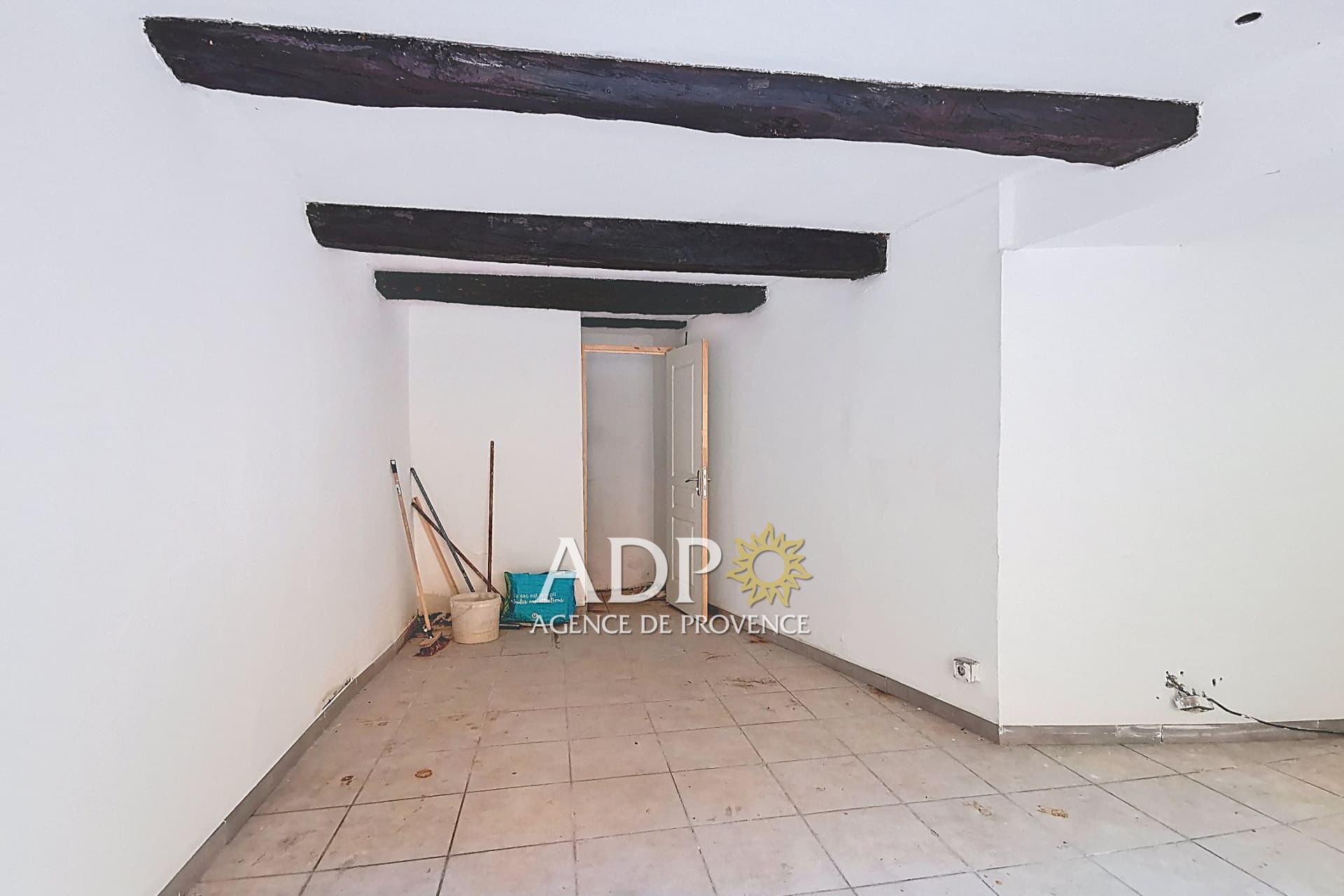 Local commercial · 17 m² · Achat des murs — photo 3