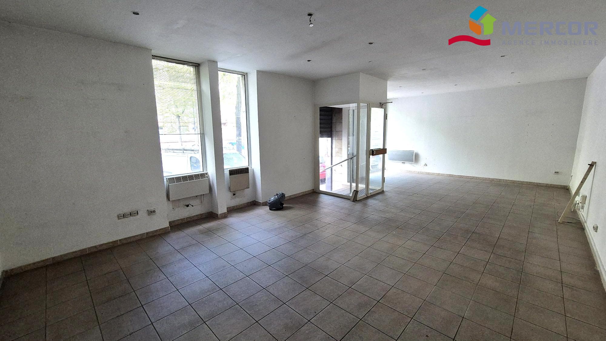 Local commercial · 59 m² · Location — photo 2