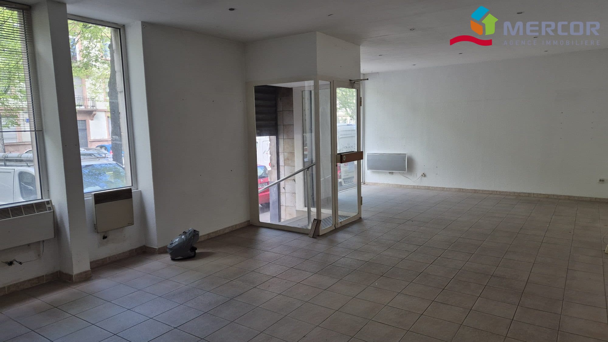Local commercial · 59 m² · Location — photo 3