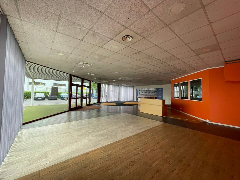 Local commercial · 429 m² · Location — photo 2