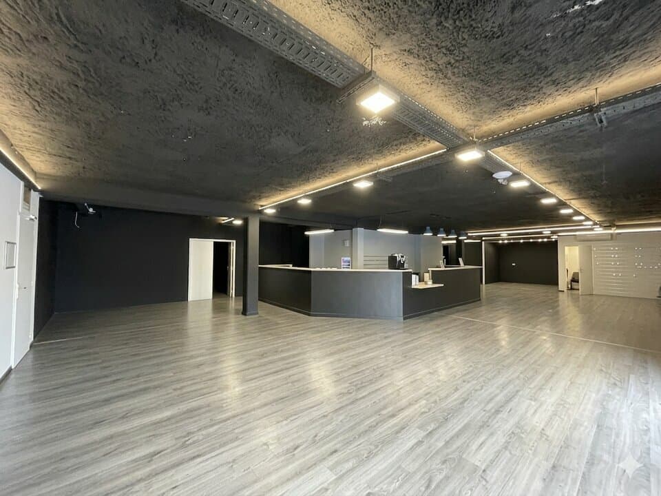 Local commercial · 637 m² · Location — photo 2