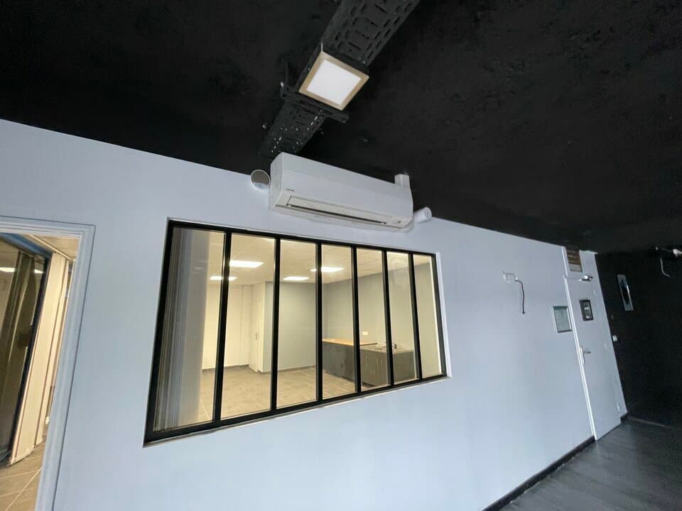 Local commercial · 637 m² · Location — photo 3