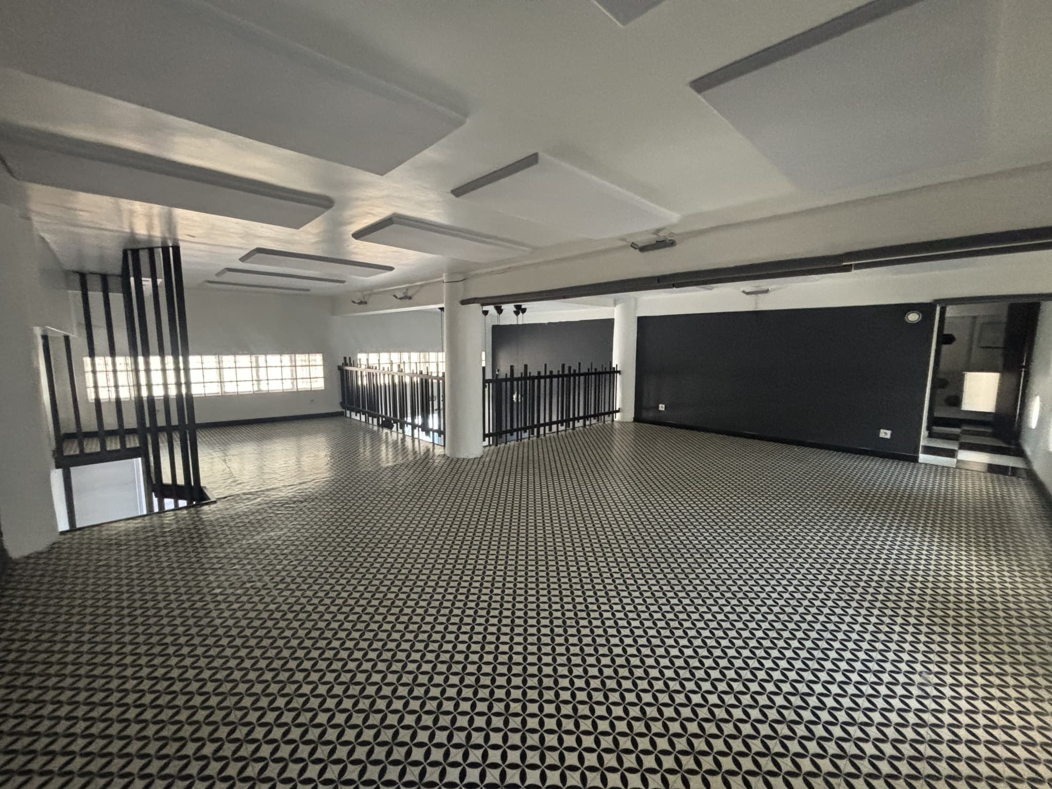 Local commercial · 97 m² · Achat des murs — photo 2