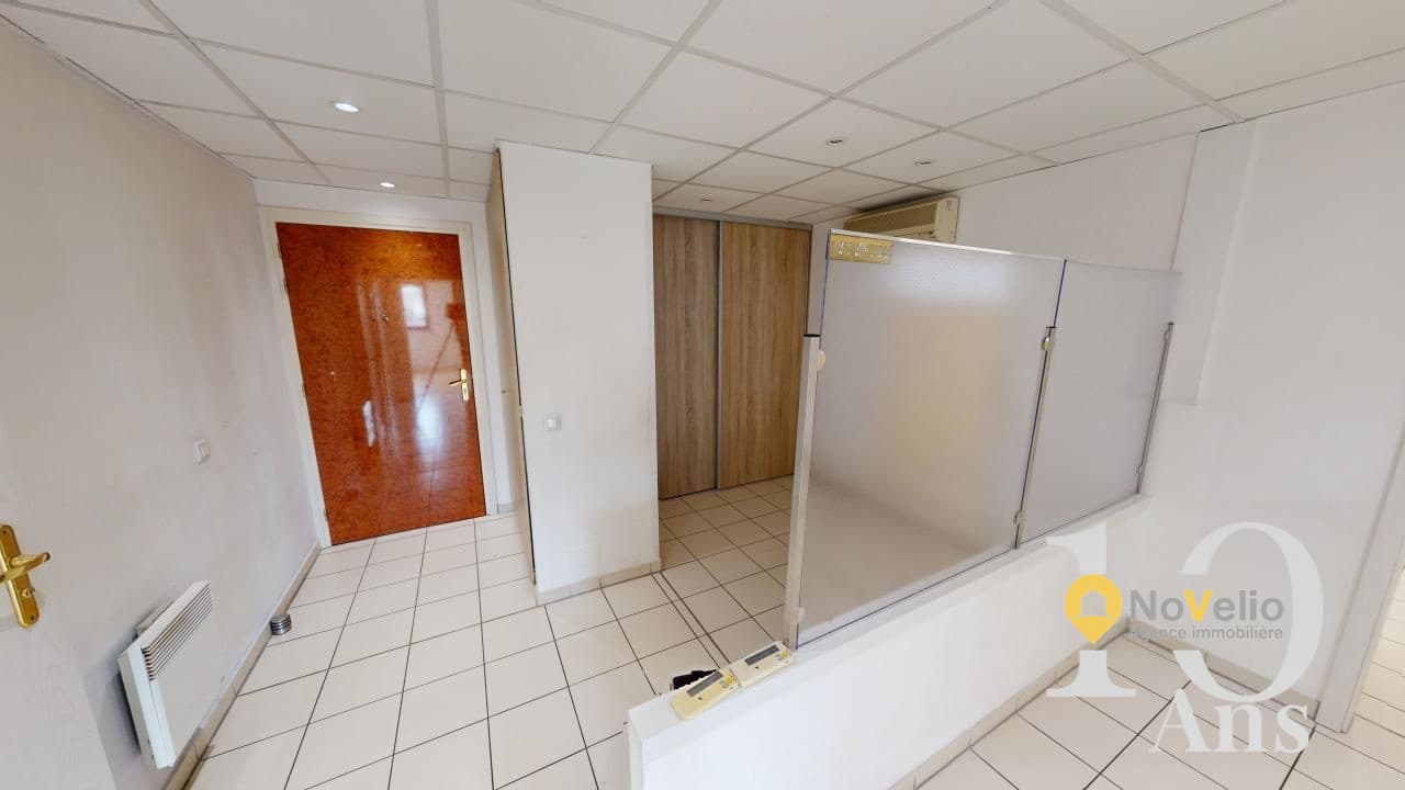 Local commercial · 98 m² · Location — photo 3