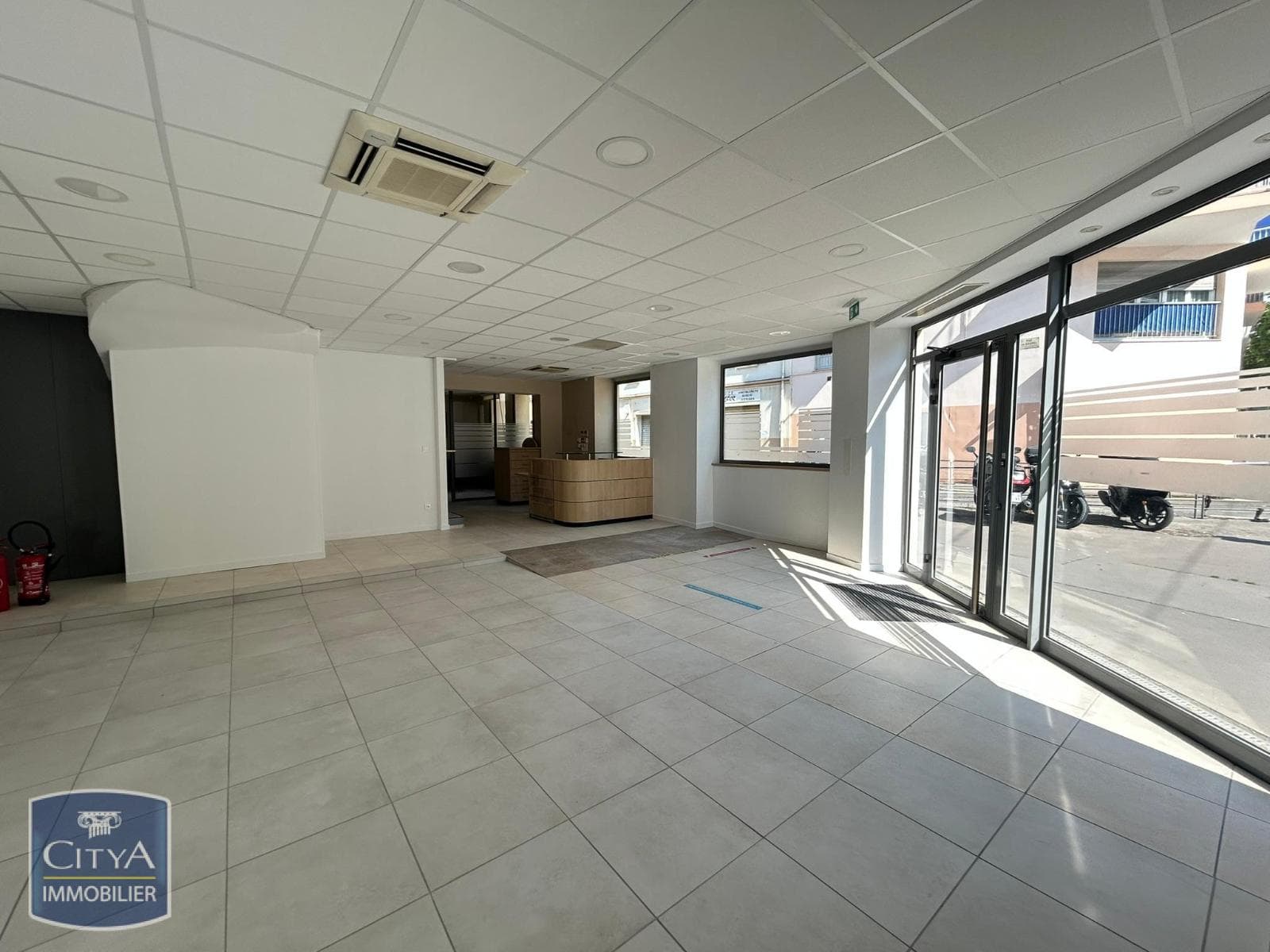 Local commercial · 179 m² · Location — photo 2