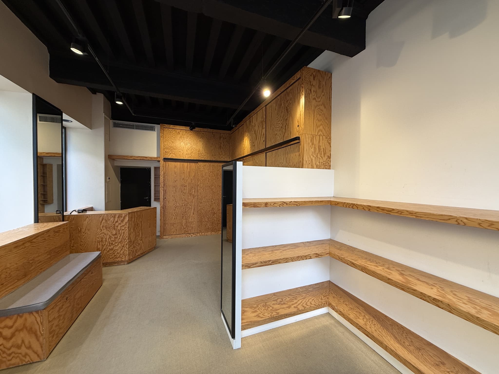 Local commercial · 70 m² · Achat des murs — photo 3
