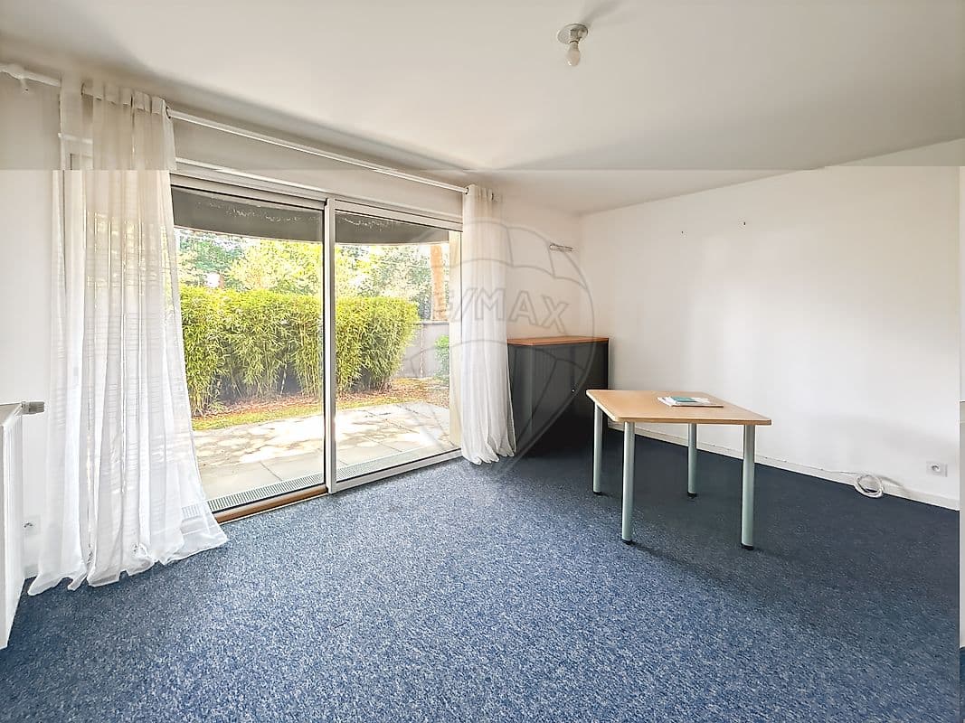 Local commercial · 56 m² · Location — photo 1