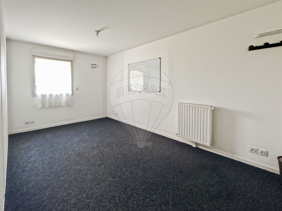 Local commercial · 56 m² · Location — photo 3