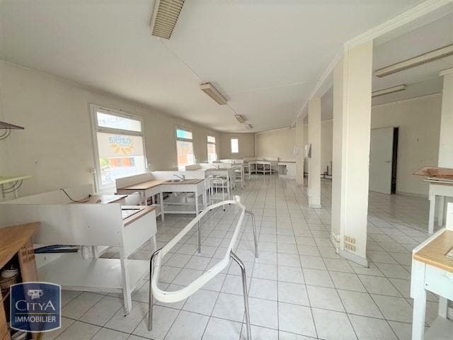 Local commercial · 83 m² · Location — photo 2
