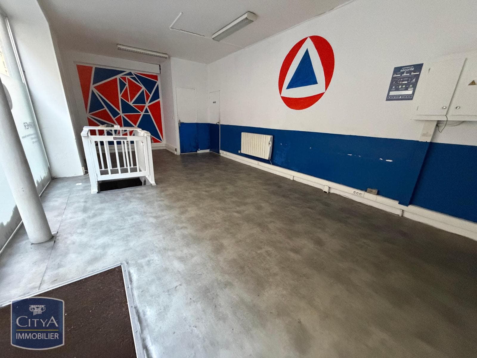 Local commercial · Location — photo 1
