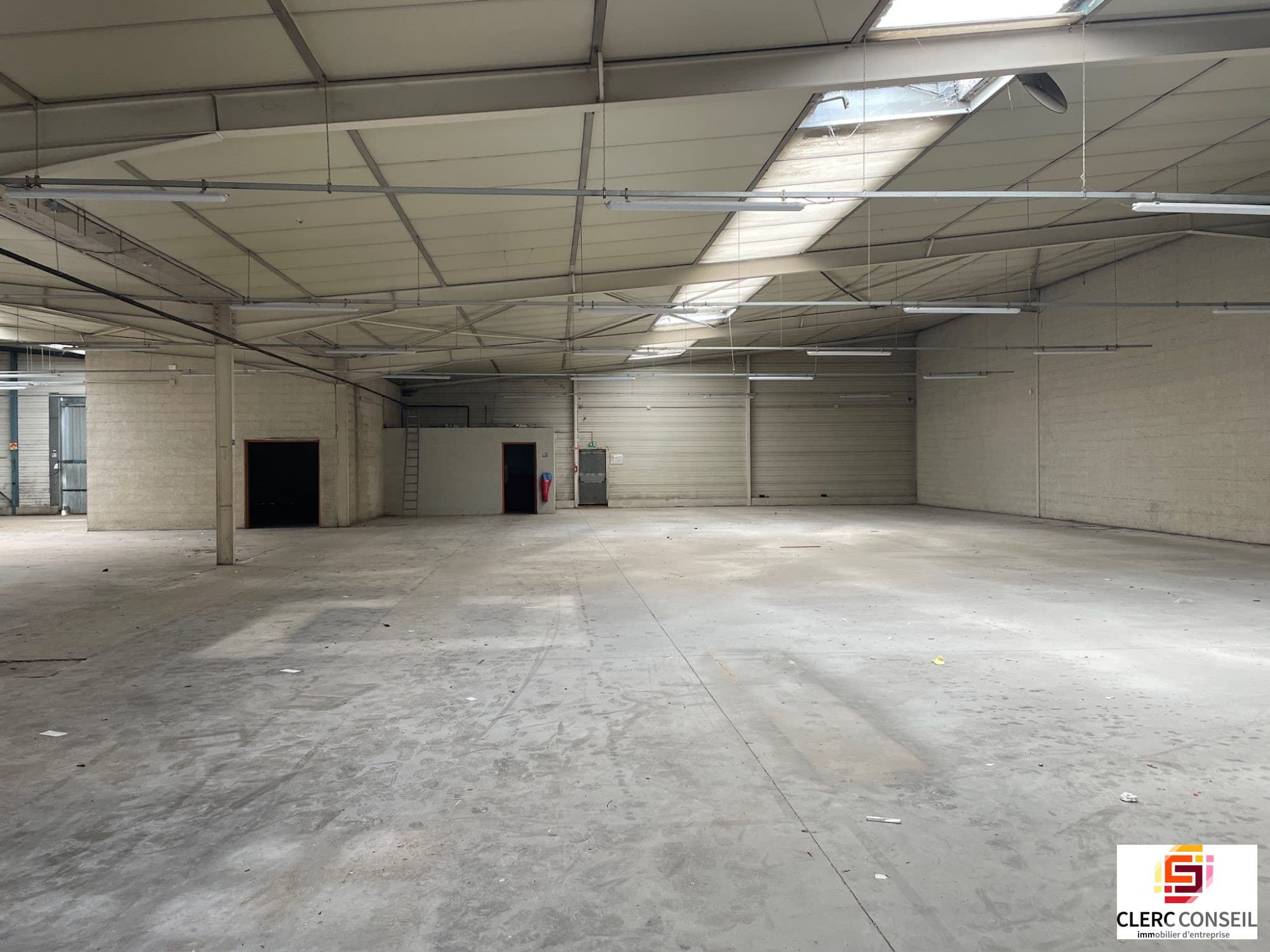Local commercial · 1121 m² · Location — photo 3