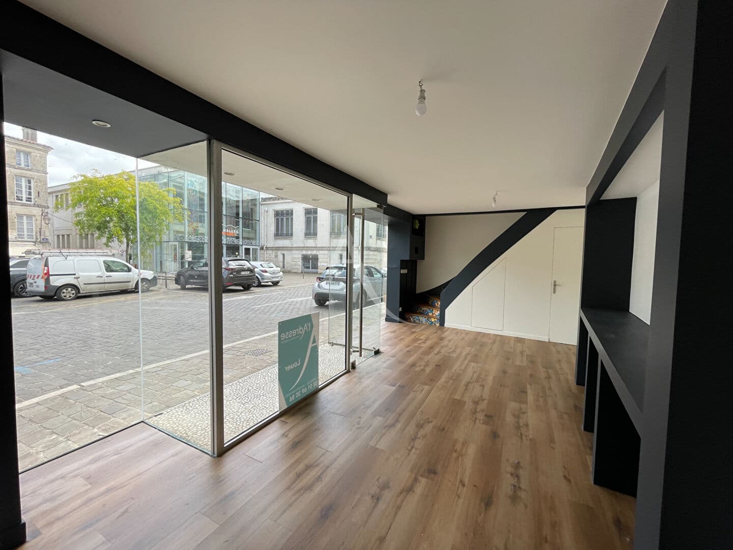 Local commercial · Location — photo 2