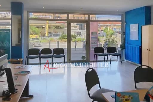 Local commercial · 73 m² · Location — photo 2