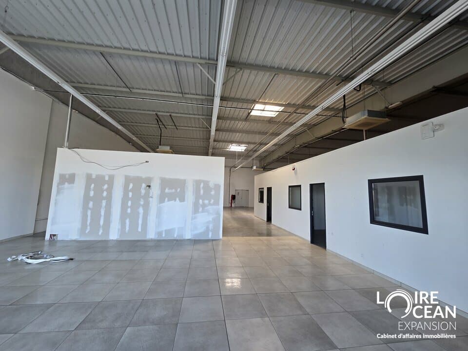 Local commercial · 600 m² · Location — photo 3
