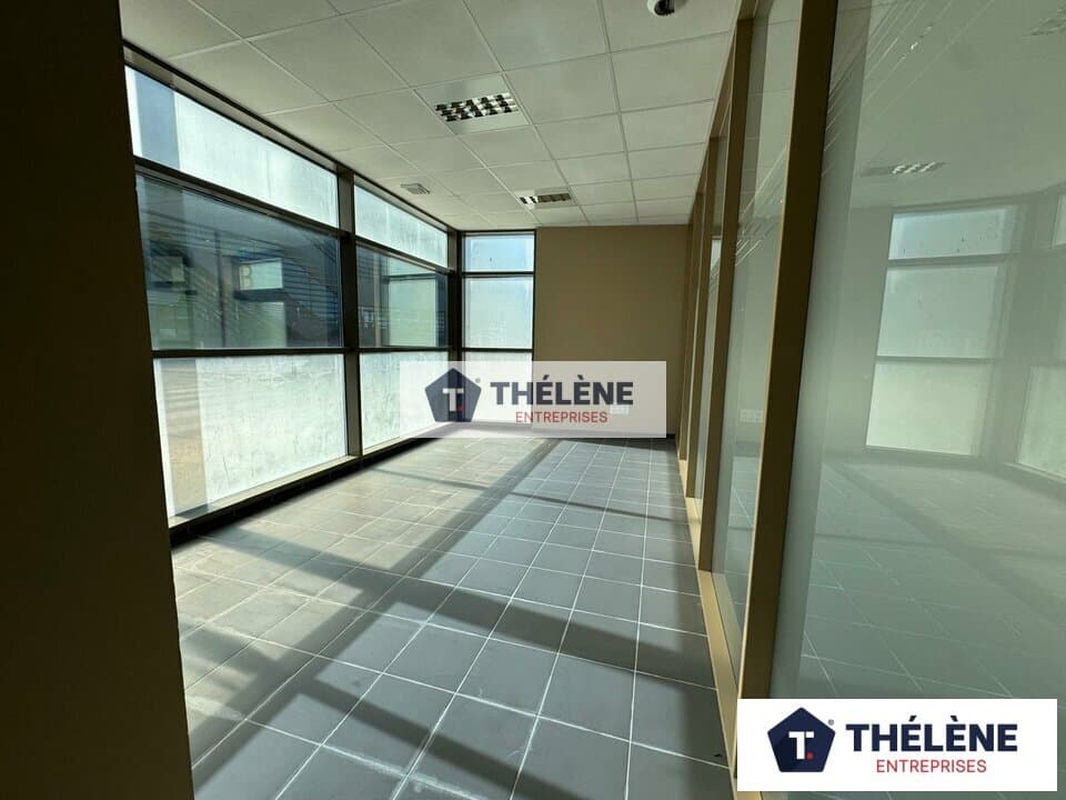 Local commercial · 215 m² · Achat des murs — photo 1