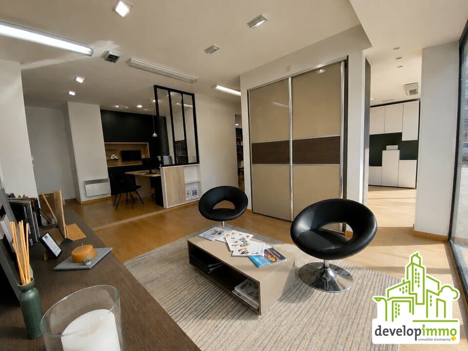 Local commercial · 110 m² · Location — photo 3
