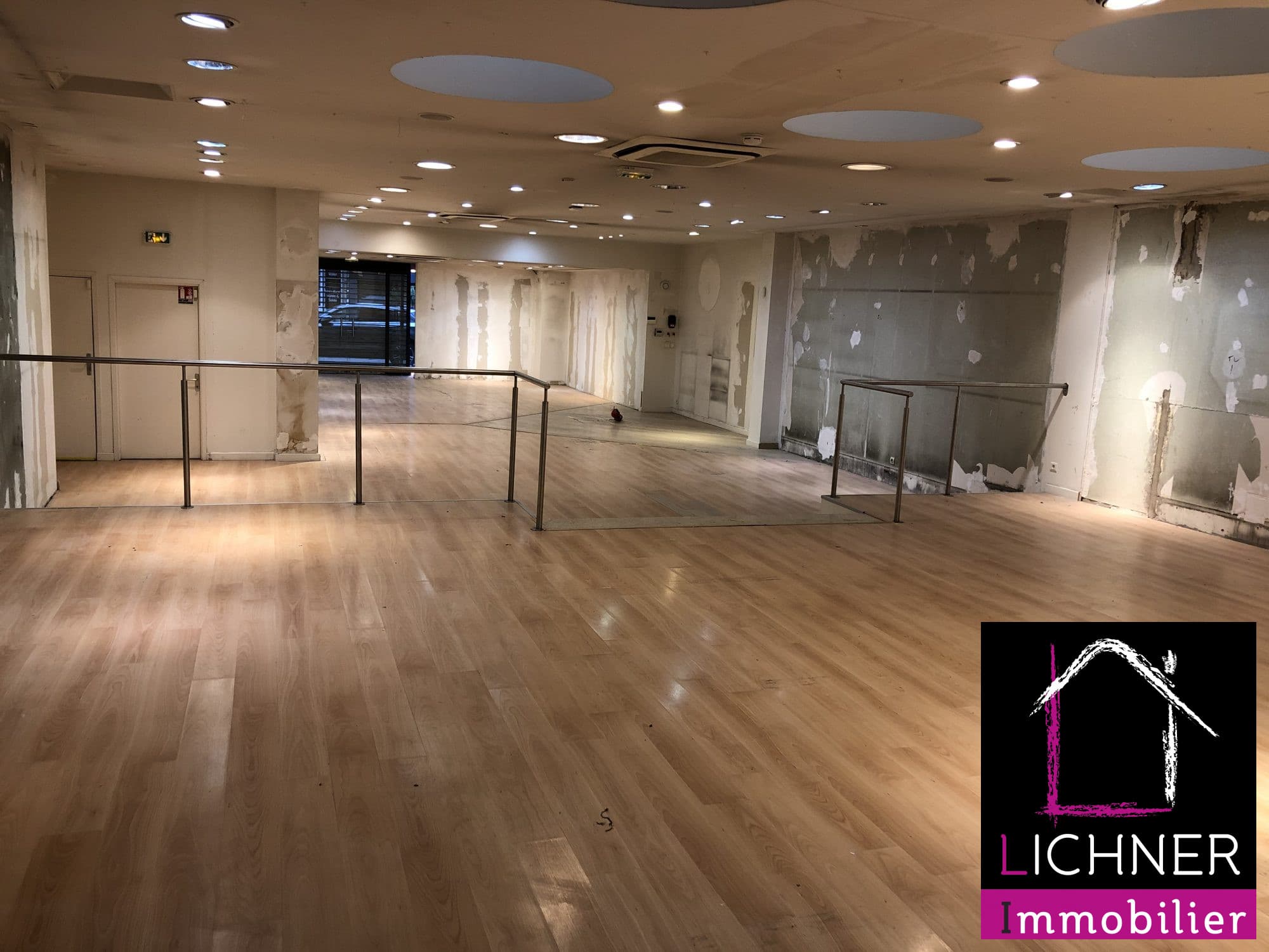 Local commercial · 428 m² · Location — photo 3