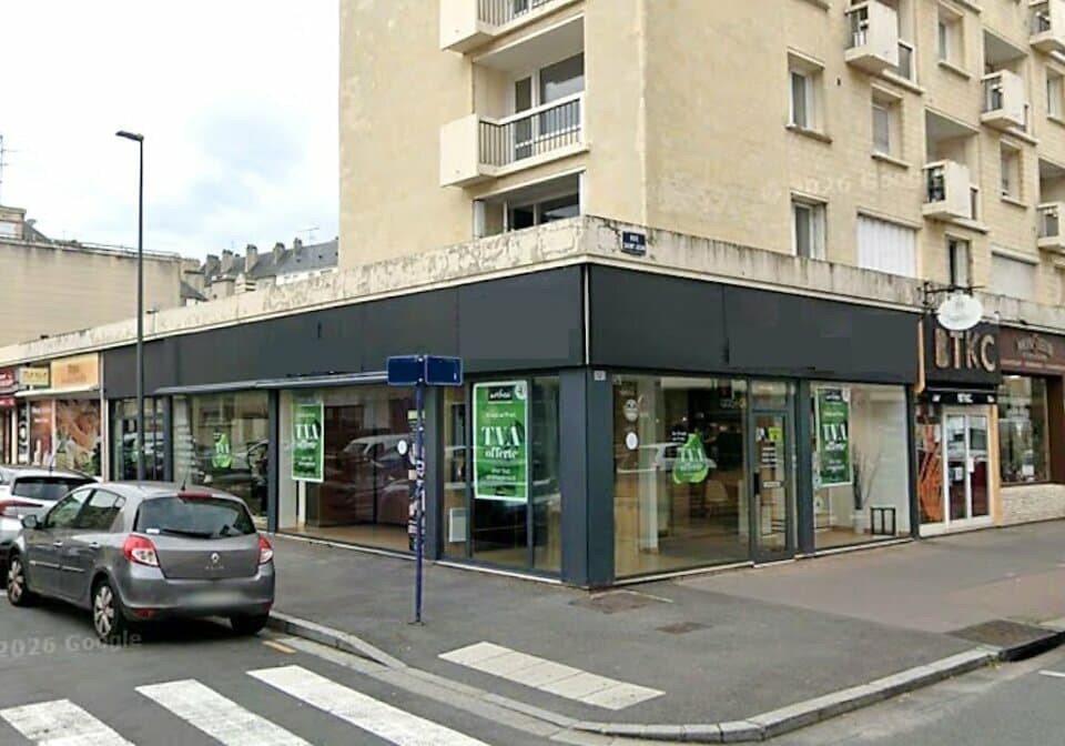 Local commercial · 111 m² · Location — photo 1