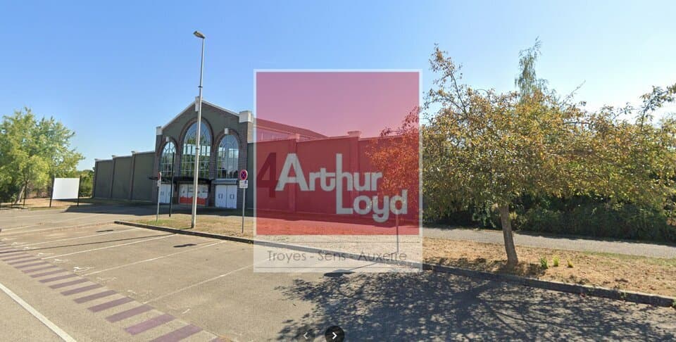 Local commercial · 2470 m² · Location — photo 1