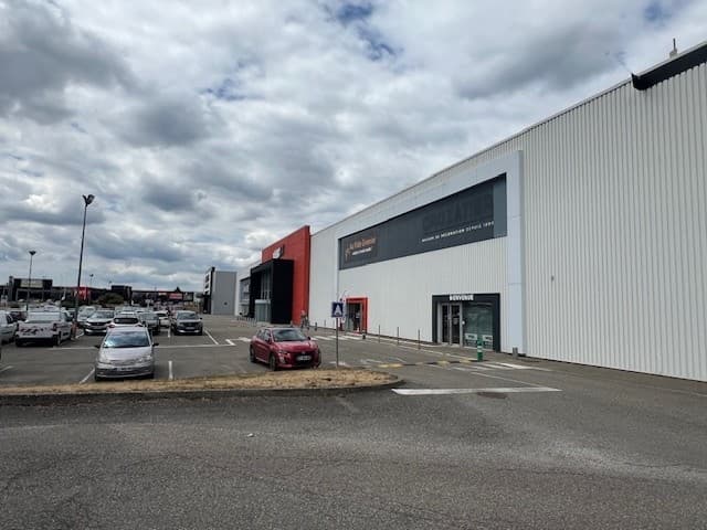 Local commercial · 1270 m² · Location — photo 3