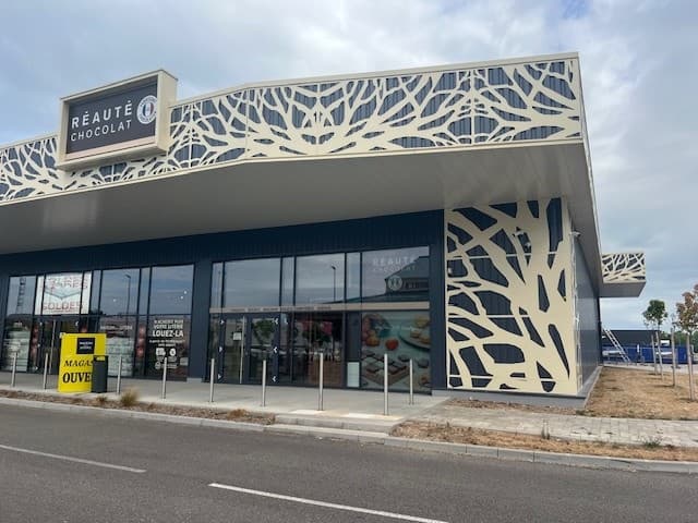 Local commercial · 320 m² · Location — photo 3