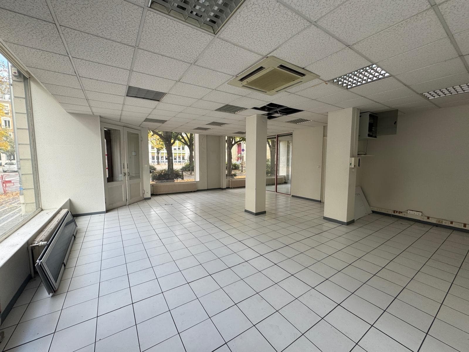 Local commercial · 160 m² · Achat des murs — photo 3