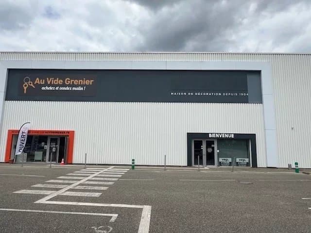 Local commercial · 1800 m² · Location — photo 2
