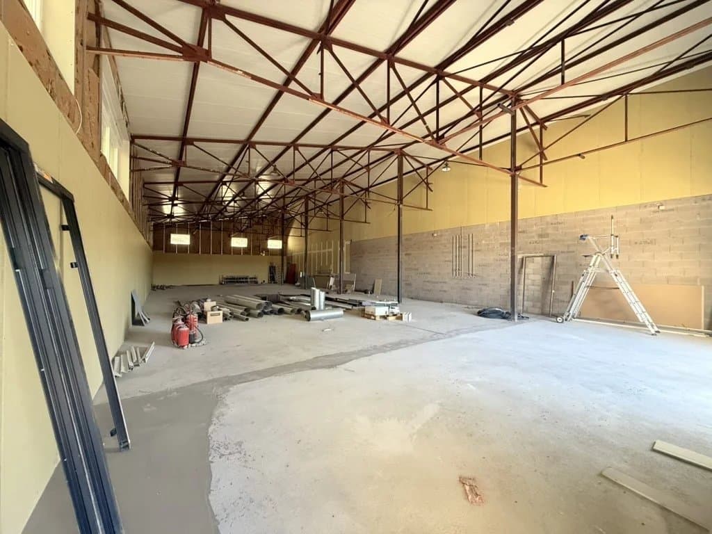 Local commercial · 346 m² · Location — photo 3