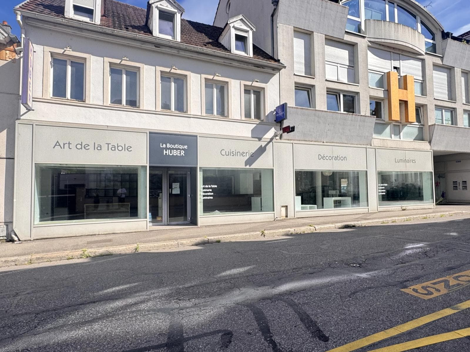 Local commercial · 339 m² · Location — photo 2