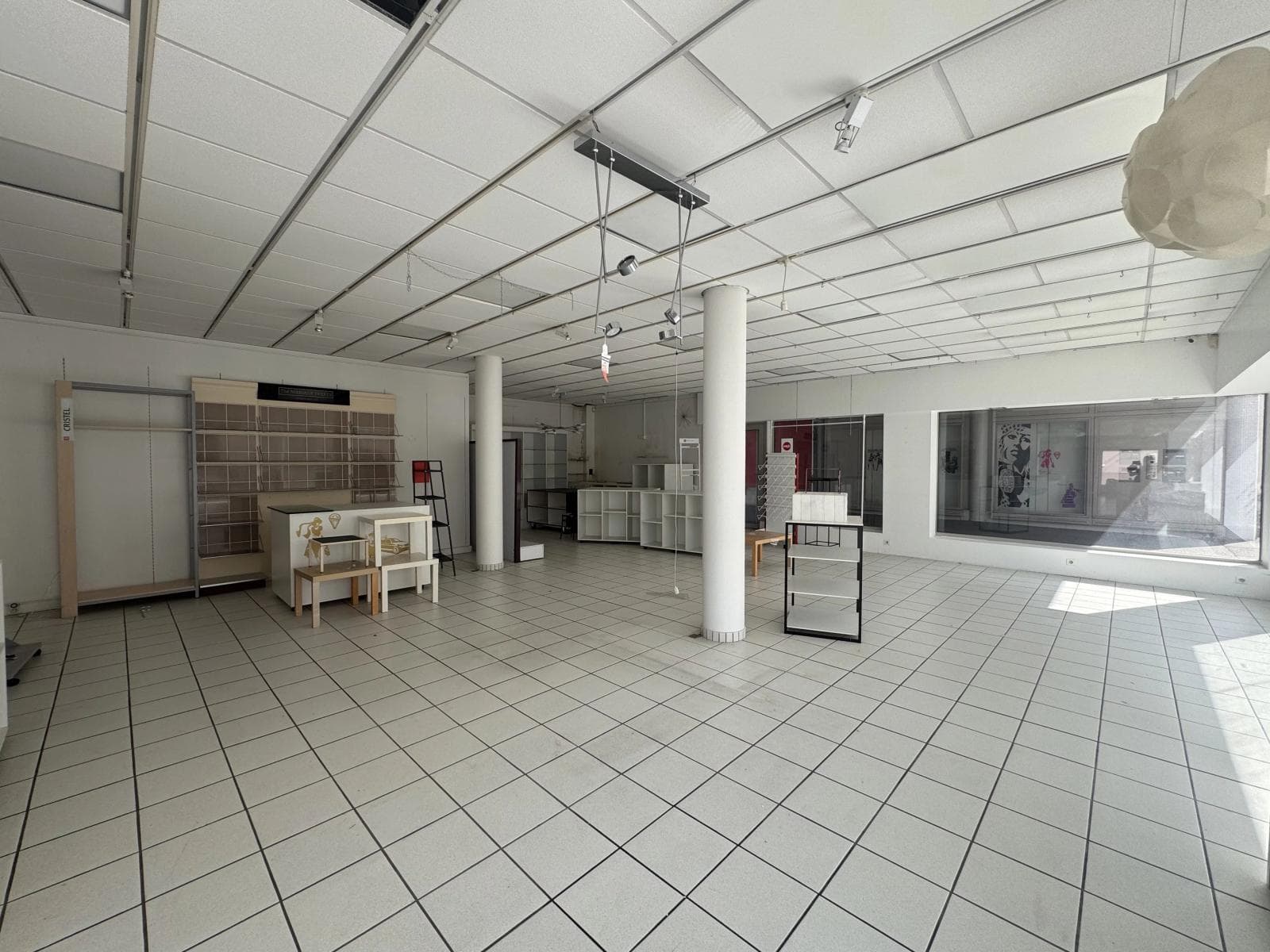 Local commercial · 339 m² · Location — photo 1