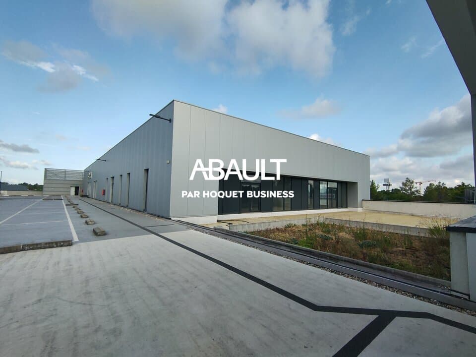 Local commercial · 651 m² · Location — photo 3