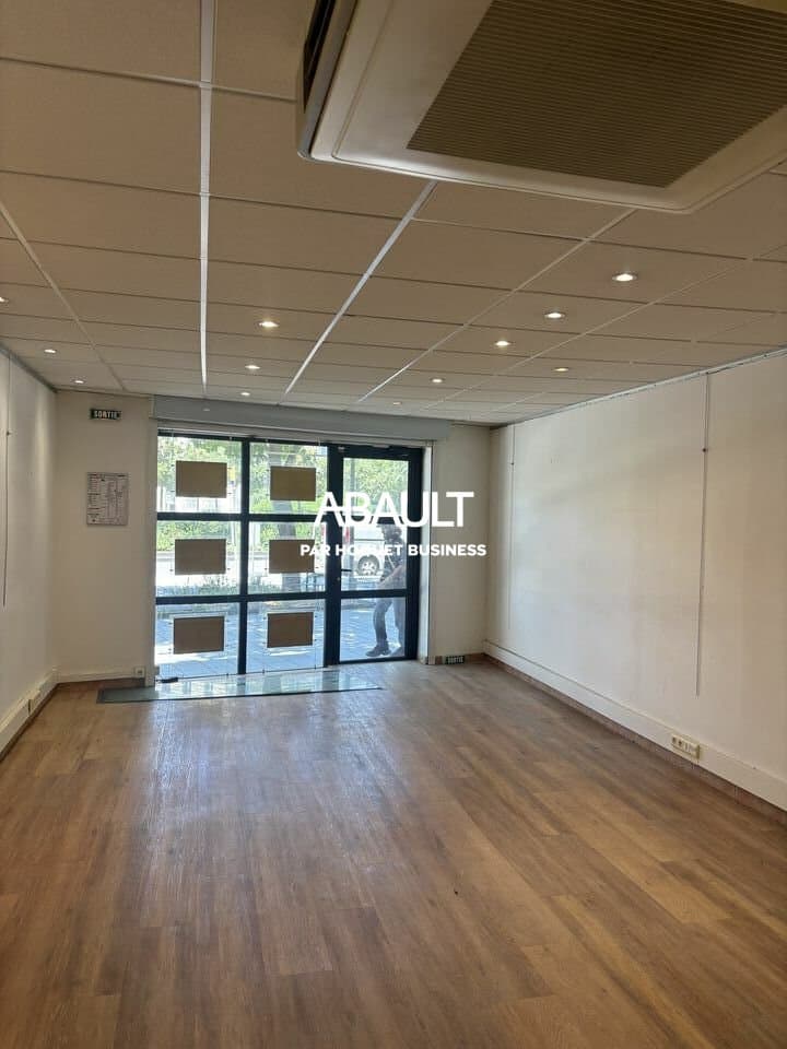 Local commercial · 80 m² · Location — photo 2