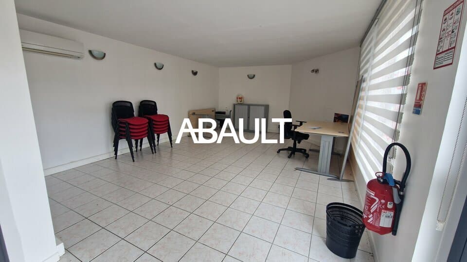 Local commercial · 64 m² · Location — photo 2