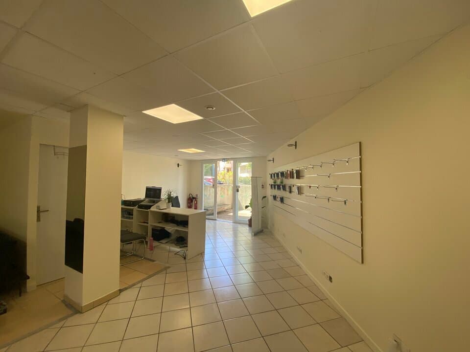 Local commercial · 60 m² · Achat des murs — photo 1