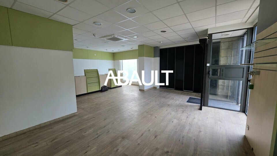 Local commercial · 92 m² · Location — photo 2