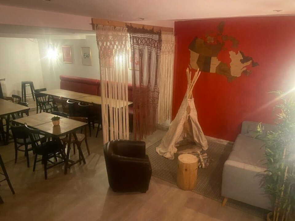 Local commercial · 218 m² · Achat des murs — photo 2