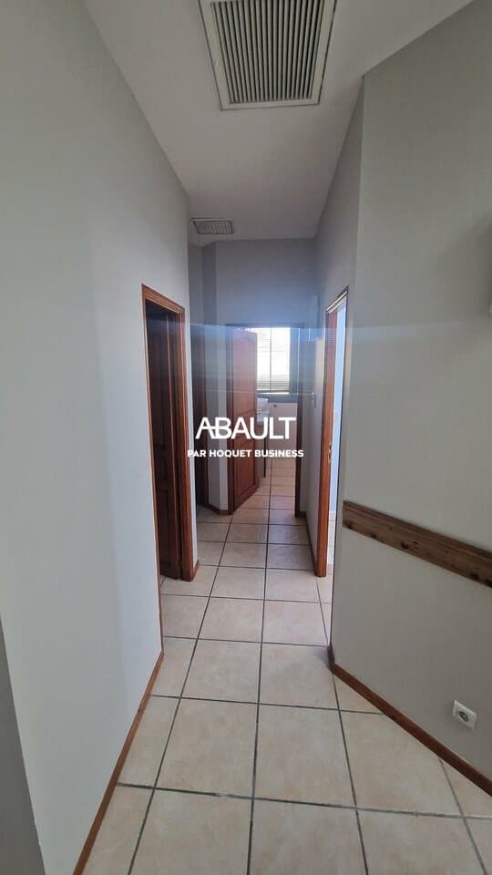 Local commercial · 100 m² · Location — photo 2