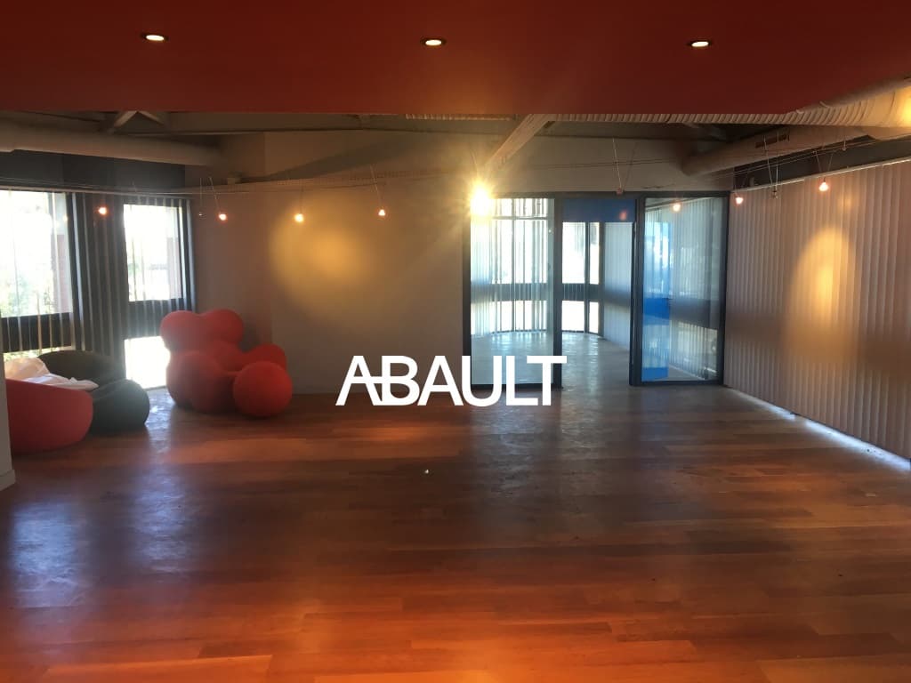 Local commercial · 171 m² · Location — photo 3