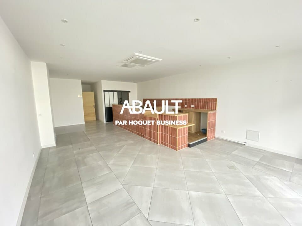 Local commercial · 114 m² · Location — photo 1