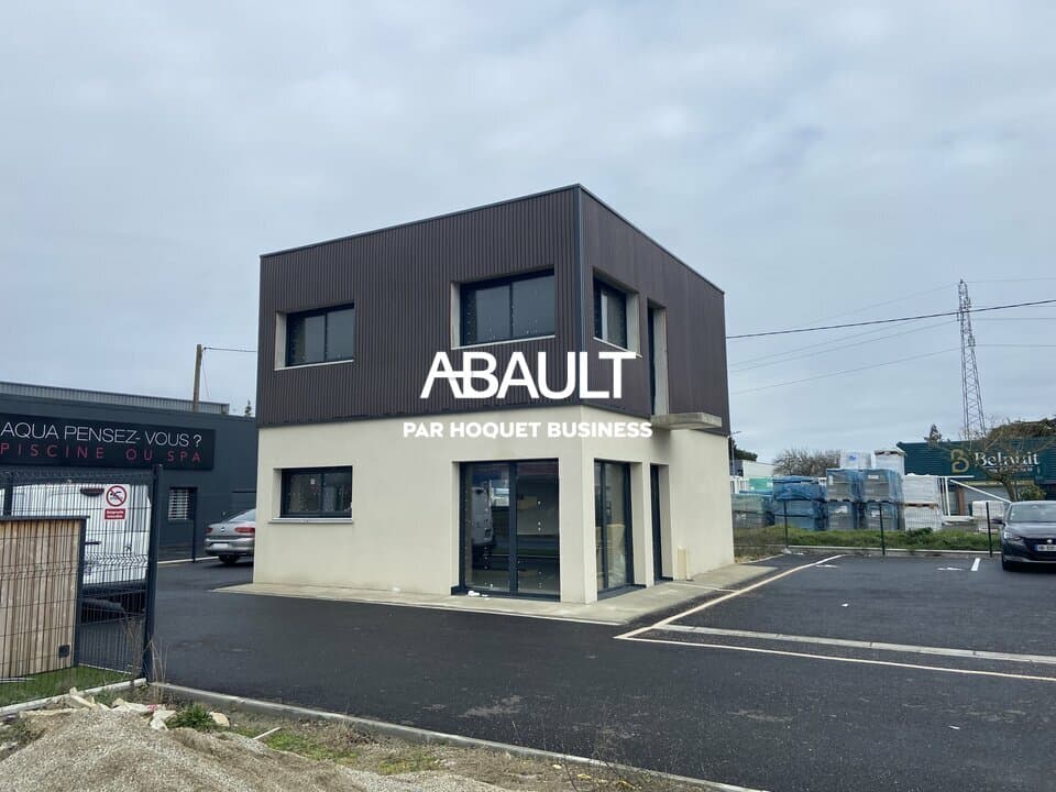 Local commercial · 84 m² · Location — photo 1