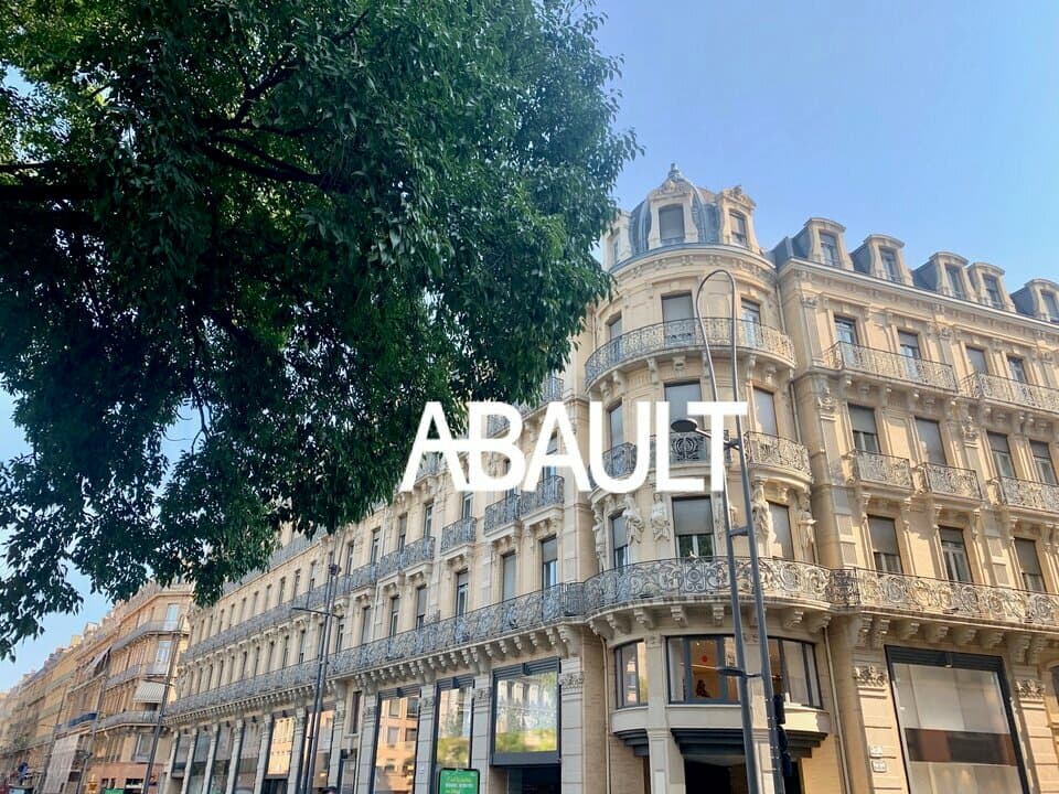 Local commercial · 68 m² · Location — photo 1