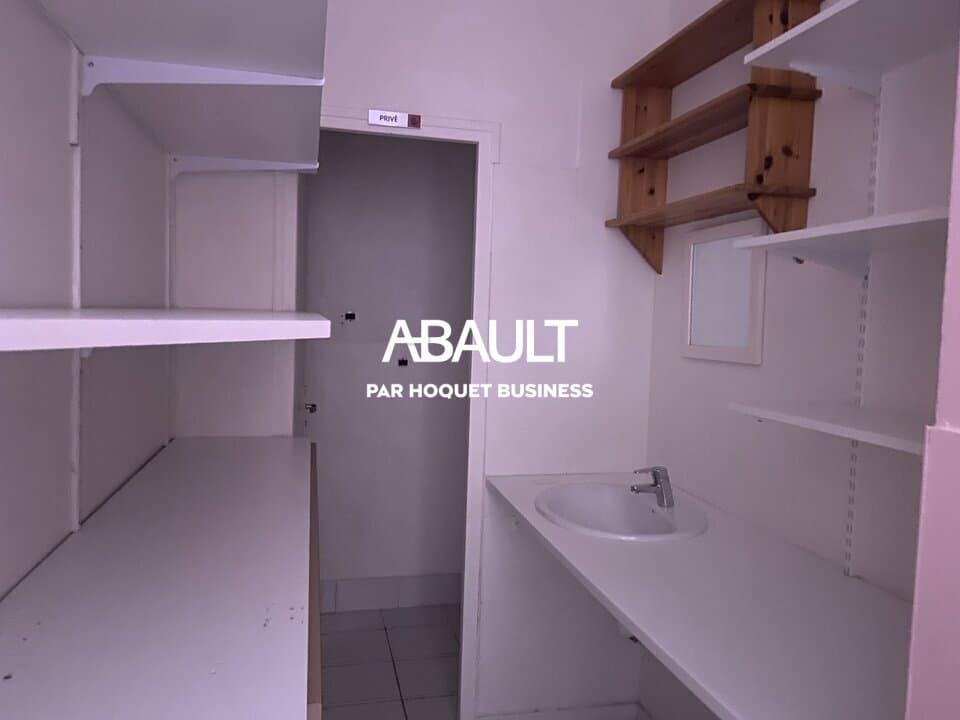 Local commercial · 73 m² · Location — photo 3