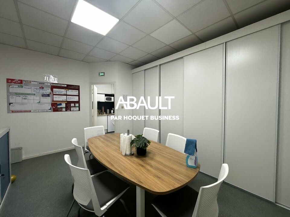 Local commercial · 115 m² · Location — photo 2