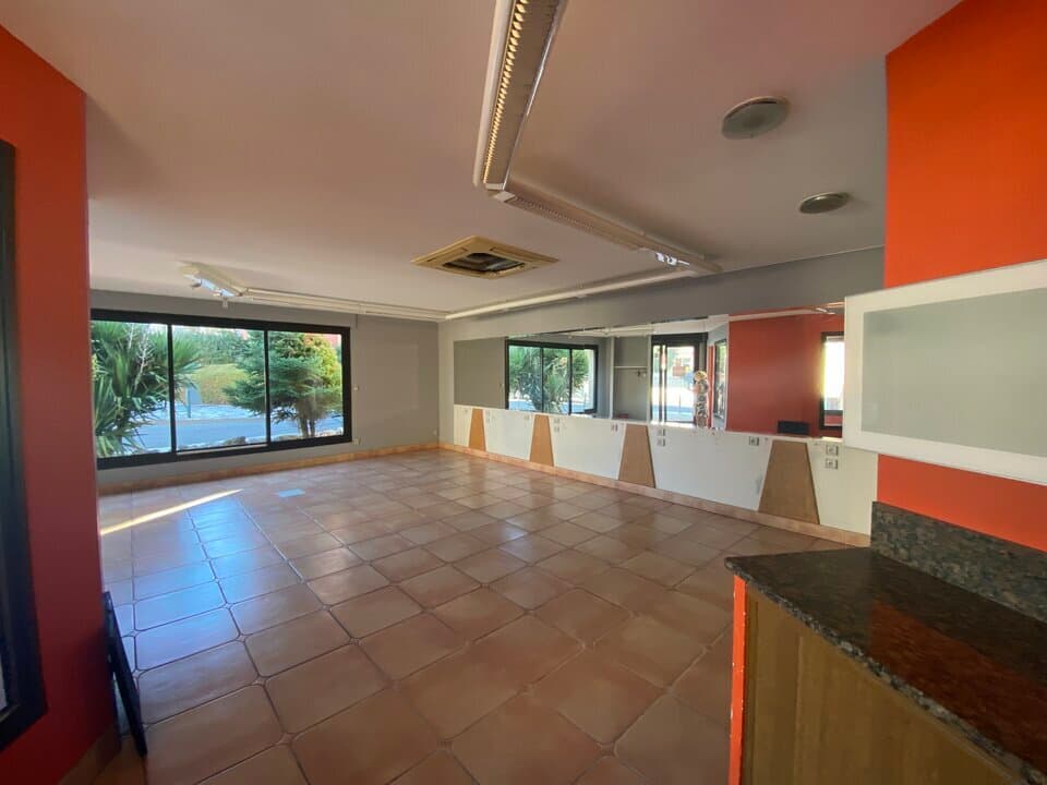Local commercial · 75 m² · Location — photo 2
