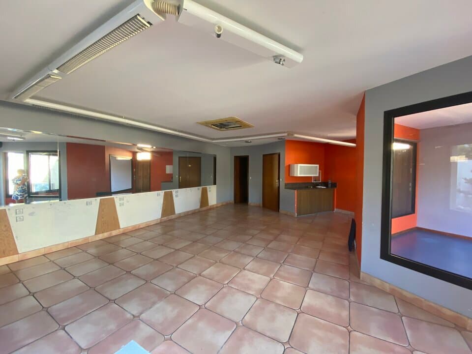 Local commercial · 75 m² · Location — photo 1