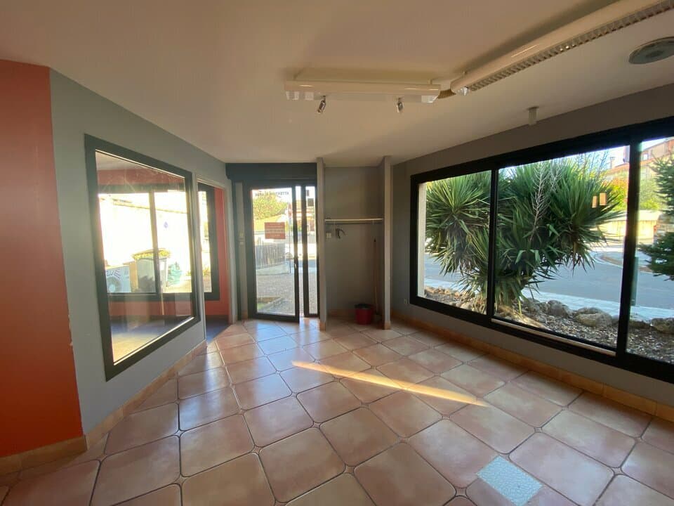 Local commercial · 75 m² · Location — photo 3