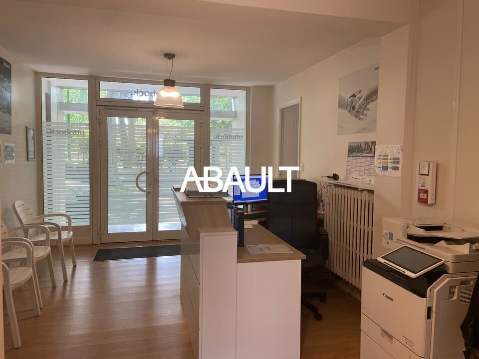 Local commercial · 82 m² · Location — photo 1